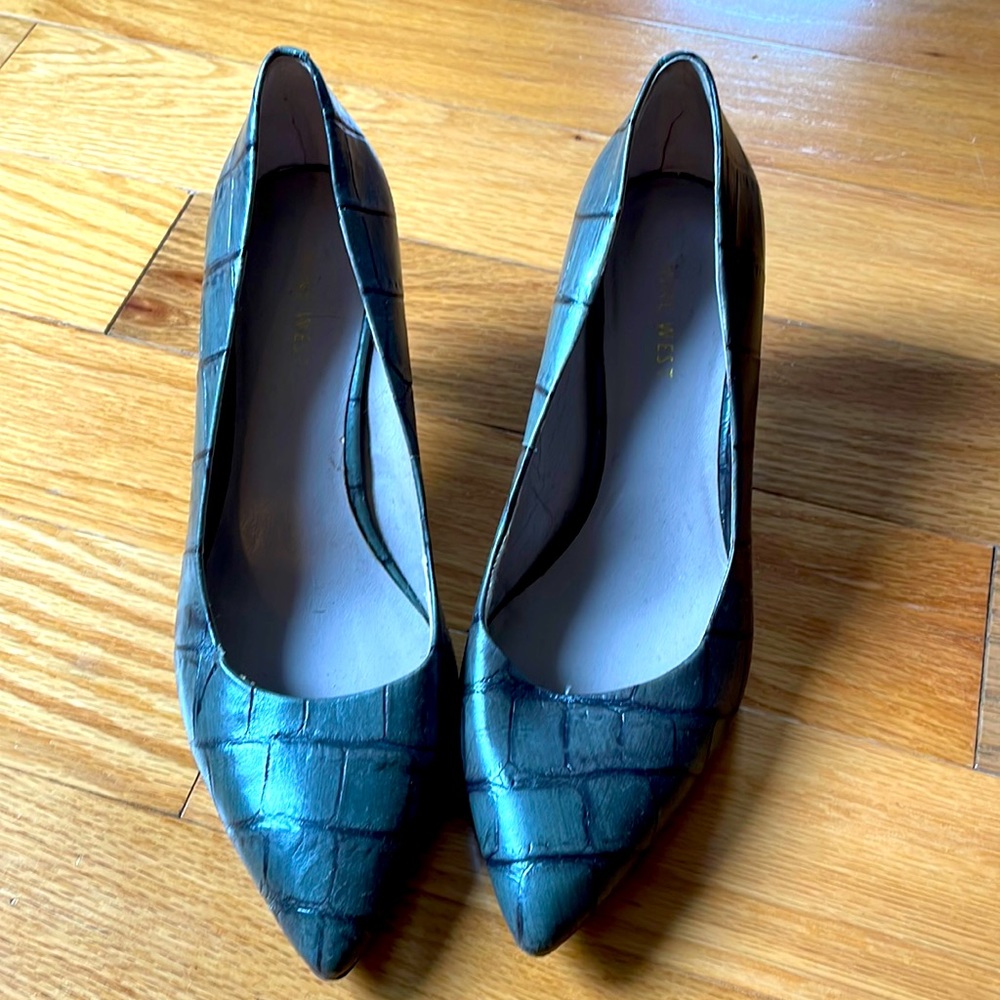 Nine West heels olive alligator print, size 8